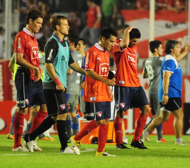 Otro golpe para Independiente: fue sancionado por la FIFA