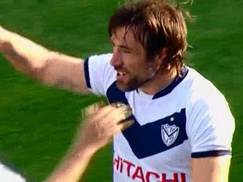 VIDEO: Con este gol, Pavone llegó a los cien en su carrera