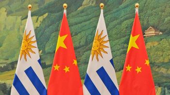 China y Uruguay firmaron 24 tratados y memorándums en materia de cooperación entre ambos países. China y Uruguay firmaron 24 tratados y memorándums en materia de cooperación entre ambos países.
