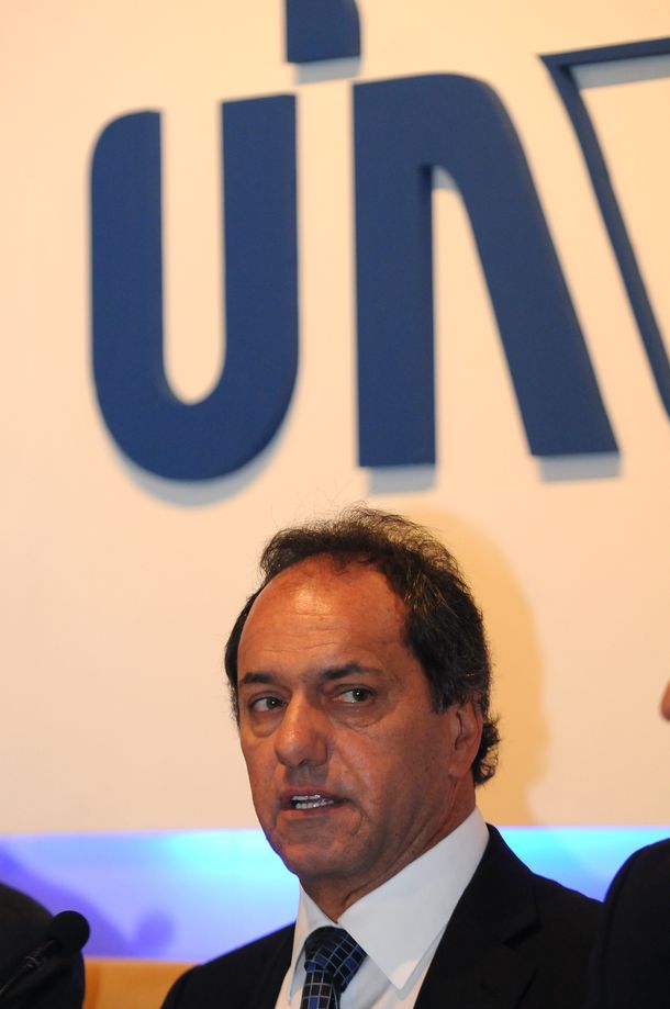 La Justicia exhortó a Daniel Scioli a pagar el aguinaldo completo en cinco días
