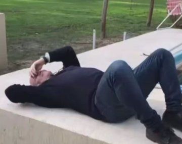 José Luis Espert descansando en la pileta del narco Fred Machado.