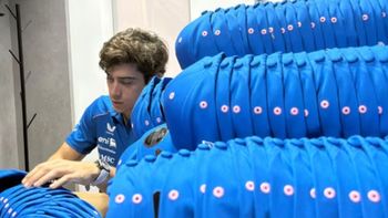 antes de los tests en barein, colapinto fue protagonista de un divertido momento en alpine antes de los tests en barein, colapinto fue protagonista de un divertido momento en alpine