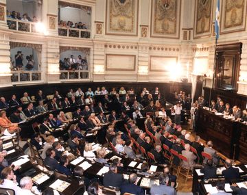 Diputados bonaerenses dan media sanción al cupo laboral para travestis