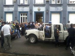 entre rios: consideran ilegitimo el acuerdo entre los policias y el gobernador entre rios: consideran ilegitimo el acuerdo entre los policias y el gobernador