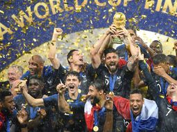 Campeón del Mundo en Rusia 2018, este exjugador brilló en la élite del fútbol, pero las lesiones irrumpieron su carrera. Campeón del Mundo en Rusia 2018, este exjugador brilló en la élite del fútbol, pero las lesiones irrumpieron su carrera.