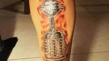 hasta en la piel: ¿que jugador de river se tatuo la copa libertadores? hasta en la piel: ¿que jugador de river se tatuo la copa libertadores?