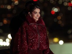 una chica es viral por su tecnica para tomar vino y no ir al bano durante el show de maria becerra una chica es viral por su tecnica para tomar vino y no ir al bano durante el show de maria becerra