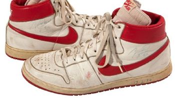 subastan las primeras zapatillas que uso jordan en la nba subastan las primeras zapatillas que uso jordan en la nba