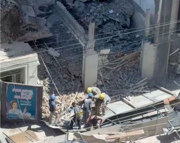 Derrumbe en una obra en Belgrano: un operario herido y corte total en Libertador
