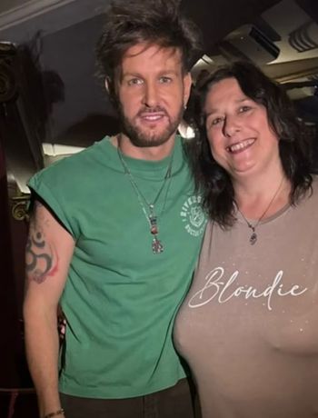 El dolor de Axel tras la muerte de cuatro miembros de su club de fans: Completamente roto