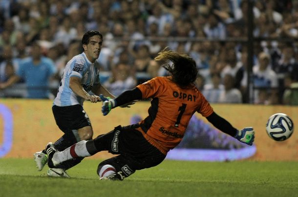 Racing goleó a Colón como local y su gente se ilusiona