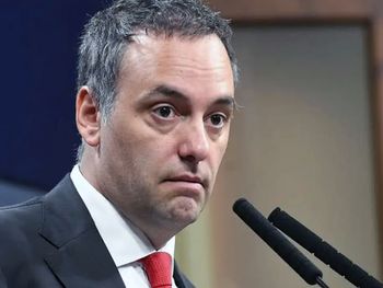 Adorni postuló a dos insólitos candidatos para sucederlo como vocero: un actor y un exfutbolista
