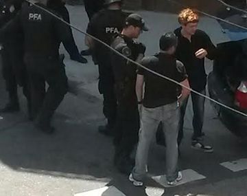 Pity Álvarez alteró a un barrio con su auto mal estacionado