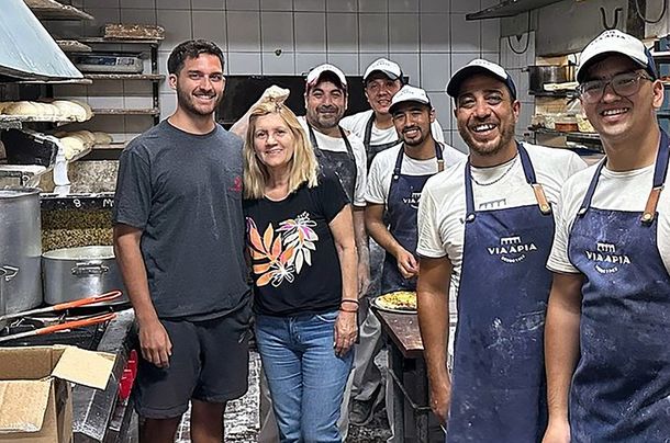 La mamá de Messi fue a la pizzería que lanzó el desafío Claudio