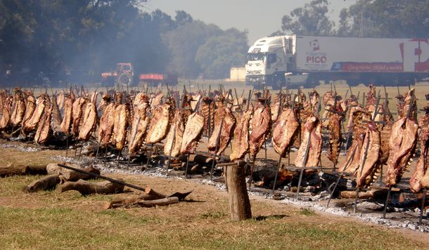 Sabroso desafío: buscarán hacer el asado más grande del mundo