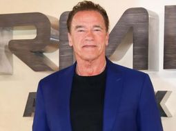 Arnold Schwarzenegger le puso una particular funda a su nuevo celular y se viralizó