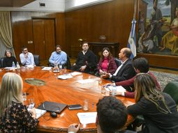 Batakis armó equipo y sigue un estrecho ladero de Guzmán