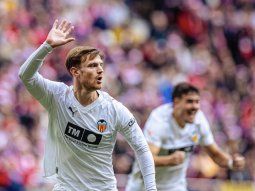 el golazo de lucas beltran para el empate parcial de valencia vs. atletico madrid el golazo de lucas beltran para el empate parcial de valencia vs. atletico madrid
