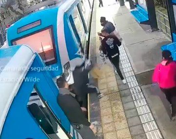 Un vendedor ambulante discutió con su hermano y lo tiró a las vías del tren