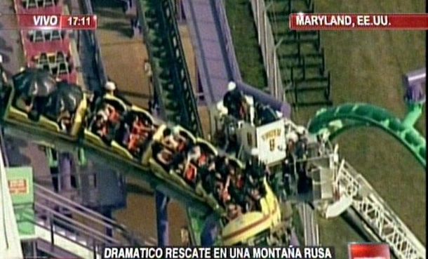 Dramático rescate en una montaña rusa de EE.UU.