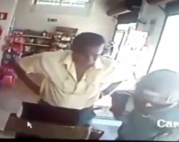 Hombre de 80 años frenó a ladrón con arma