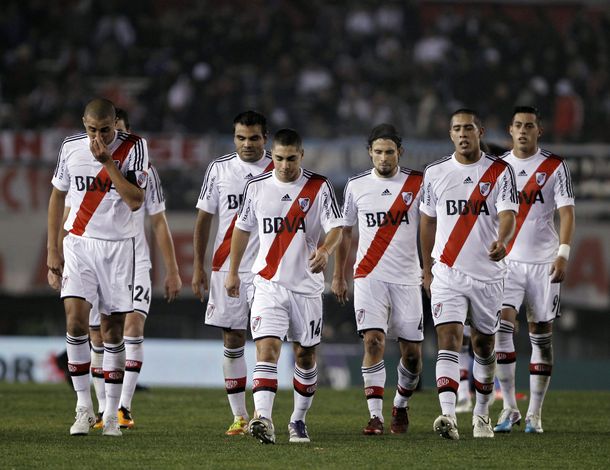 Bronca contra Passarella en River tras la derrota ante Belgrano