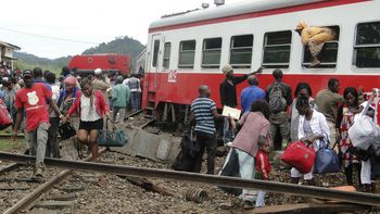Más de 50 personas murieron en un accidente de tren en Camerún. Más de 50 personas murieron en un accidente de tren en Camerún.