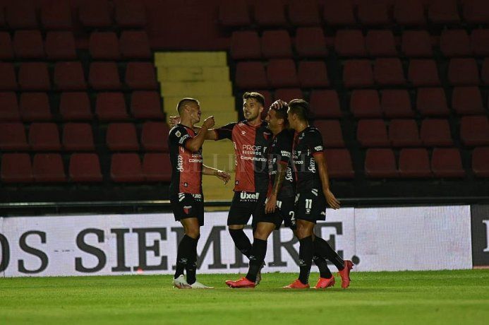 Colón le ganó a Arsenal y clasificó a cuartos de final