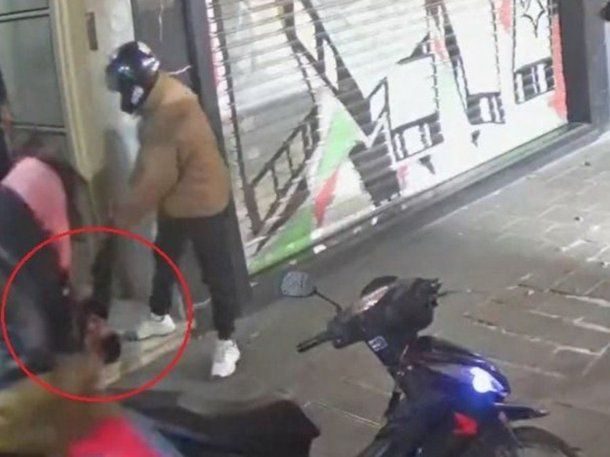 Video: intentó robar en un edificio de La Plata y los vecinos casi lo linchan