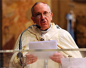 Bergoglio llegó a Roma para despedir a Benedicto XVI