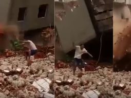Escapó por poco del derrumbe de un edificio