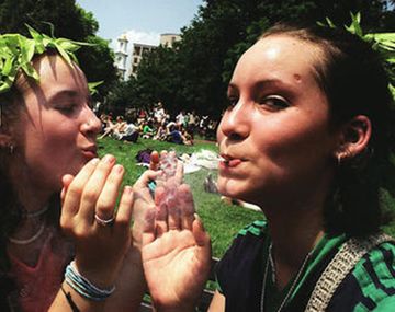 Fumar marihuana por placer ya es legal en la costa oeste de los Estados Unidos