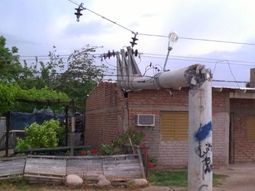 Violento tornado en Catamarca causó la muerte de un adolescente y graves destrozos Violento tornado en Catamarca causó la muerte de un adolescente y graves destrozos