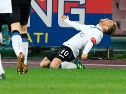 Pau Gómez celebrando el gol del triunfo con Castagne, el autor del primero