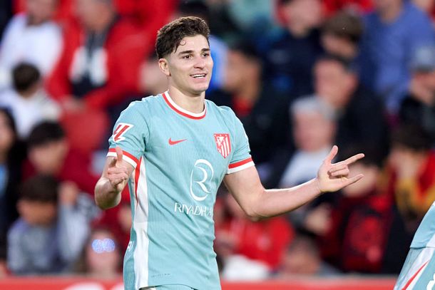 Gol y asistencia de Julián Álvarez para el Atlético de Madrid ante Barcelona en la Copa del Rey