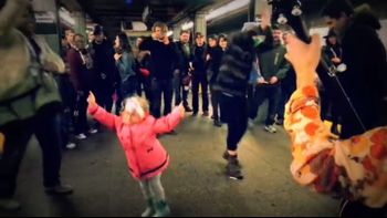 furor por una nena bailando en el subte furor por una nena bailando en el subte