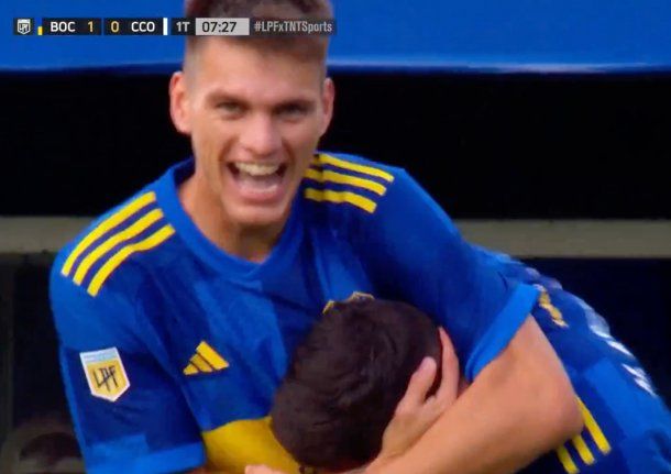 Insólito: Zenón iba a hacer su primer gol en Boca pero Merentiel se lo robó en la línea