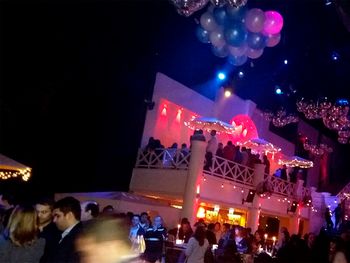 La conoció en un boliche, se la llevó a la casa y la violó con 5 amigos