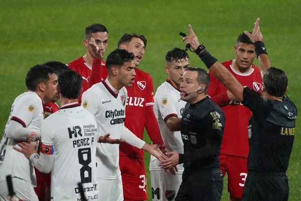 Polémica en Avellaneda: el gol que le anularon a Newells ante Independiente