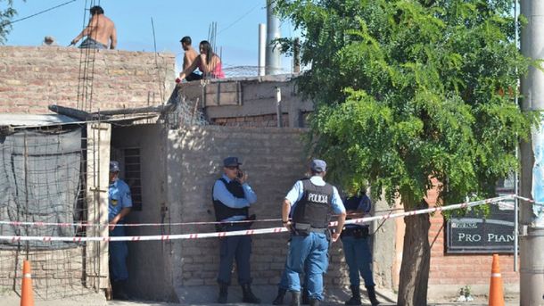 Neuquén: hallan el cuerpo de un hombre comido por sus perros