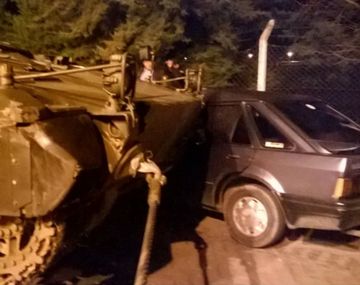VIDEO: Así fue el choque de un tanque de guerra con un auto en Entre Ríos