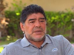 Diego Maradona se sometió a una sesión ortomolecular y rejuveneció su rostro