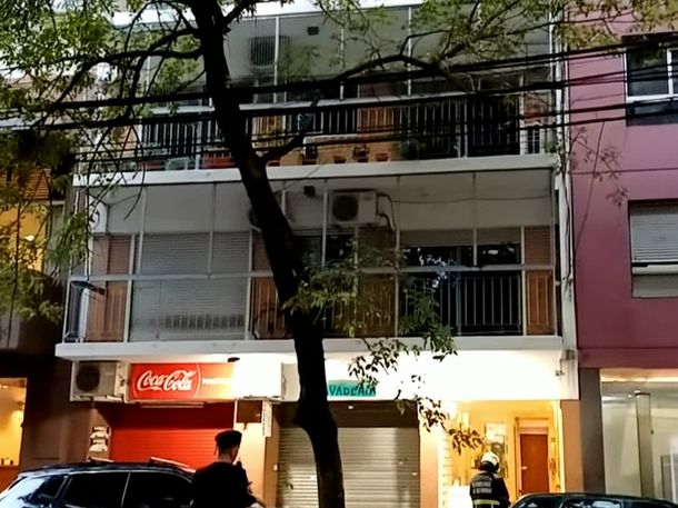 Incendio en un edificio de Núñez: hallaron a un hombre muerto en su cama