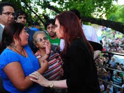 cfk recorrio zonas afectadas del barrio mitre, en la capital cfk recorrio zonas afectadas del barrio mitre, en la capital