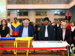 el homenaje de cfk a hugo chavez a traves de twitter el homenaje de cfk a hugo chavez a traves de twitter