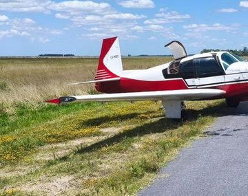 Susto: avioneta aterrizó de emergencia sobre la Ruta 56 a la altura de Madariaga