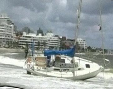 Rescatan a argentinos que naufragaron en Punta del Este