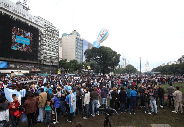 Con momentos de tensión, desarmaron el escenario de la AFA en el Obelisco
