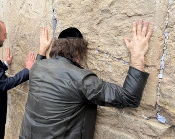 Javier Milei llegó a Israel y pasó por el Muro de los Lamentos