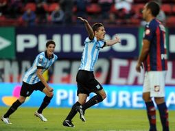 racing fue contundente y goleo a san lorenzo en el bajo flores racing fue contundente y goleo a san lorenzo en el bajo flores